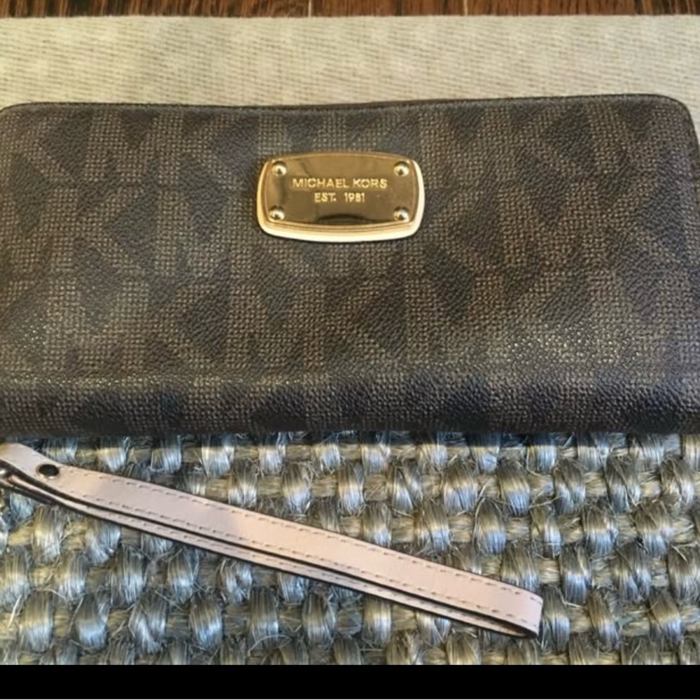 Michael Kors Monogram Jet Set Continental Wallet